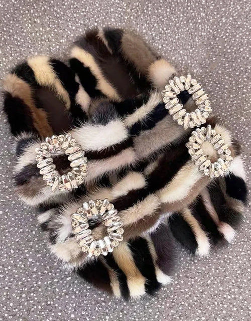 Load image into Gallery viewer, Winter Fur Slippers Women 2024 Flat Real Fur Mink Slippers Warm Soft Indoor Women Fur Slippers Luxury Designer Female Shoes
